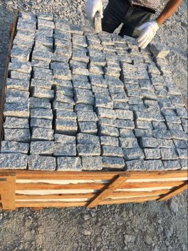 Kültéri útburkoló kő